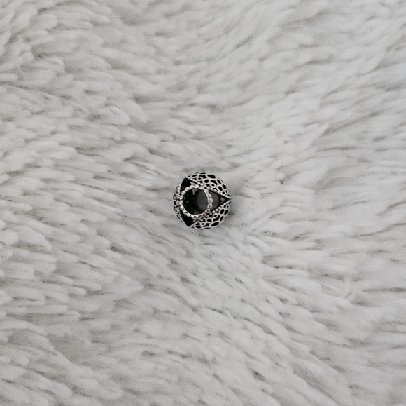 Pandora - Picture 2 of 5